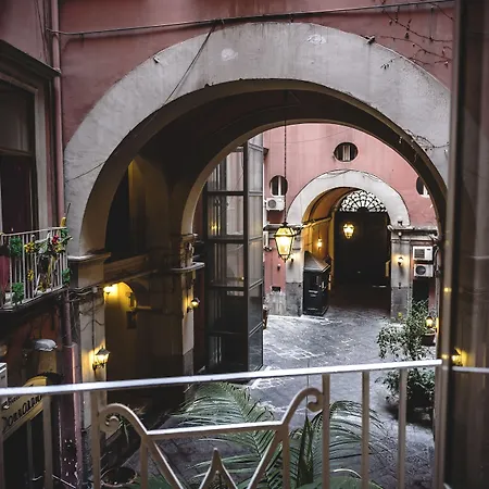 Le 4 Stagioni Centro 5* Неаполь